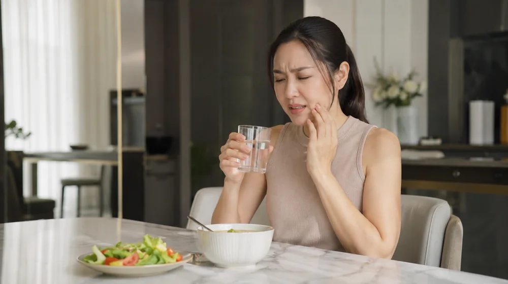 หญิงไทยชะงักระหว่างกินอาหารเพราะมีอาการเจ็บในช่องปาก